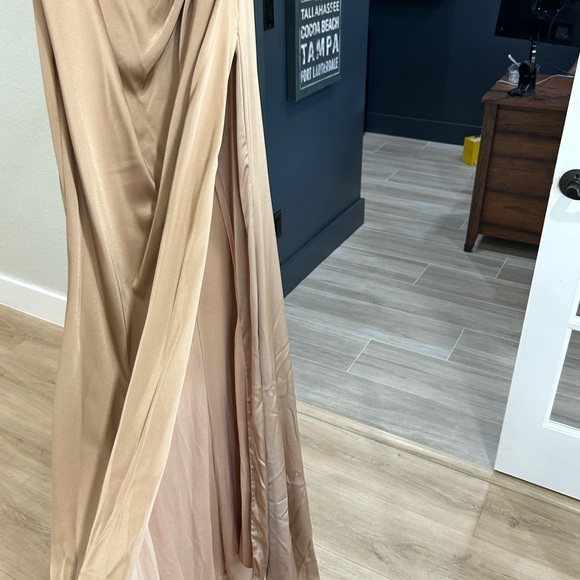 Formal Dress - Picture 5 of 6